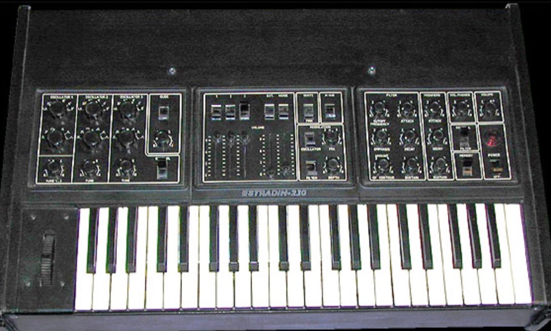 Estradin 230, an extremely large Soviet monophonic suitcase synthesizer